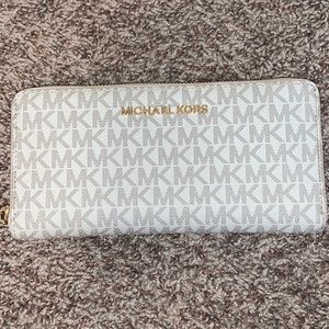 White Michael Kors wallet
